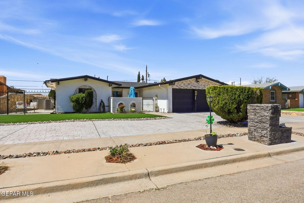 Photo of 309 RIO VERDE Drive, El Paso, TX 79912 (MLS # 940955)