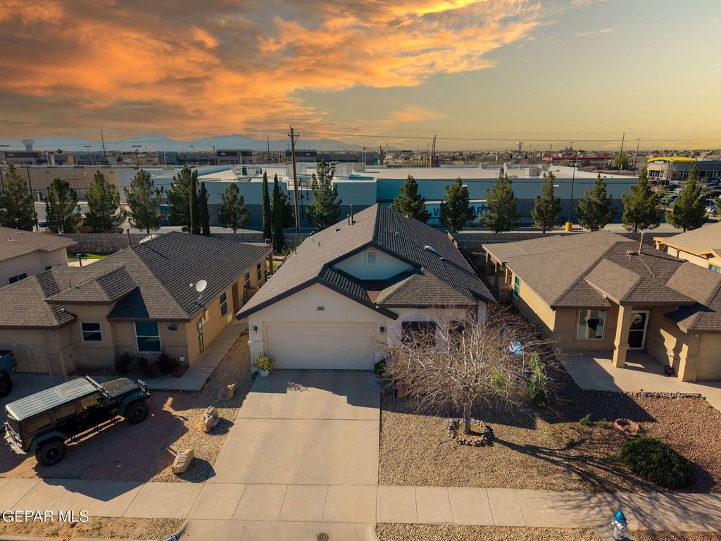 Photo of 3449 SCARLET POINT Dr, El Paso, TX 79938 (MLS # 940248)