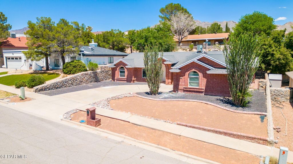Photo of 608 EL GUSTO Drive, El Paso, TX 79912 (MLS # 946427)