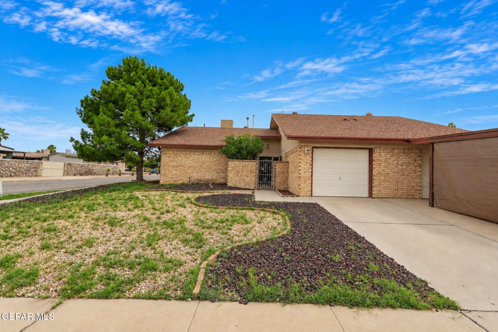 Photo of 10633 JETROCK Drive, El Paso, TX 79935 (MLS # 951909)