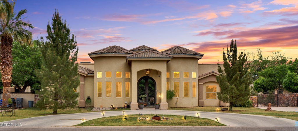Photo of 500 COUNTRY OAKS Drive, El Paso, TX 79932 (MLS # 942861)