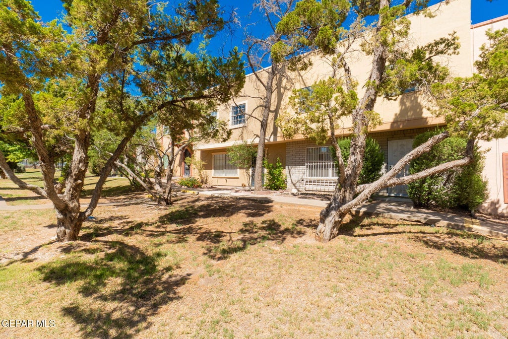 Photo of 233 MARICOPA Drive #233, El Paso, TX 79912 (MLS # 946758)
