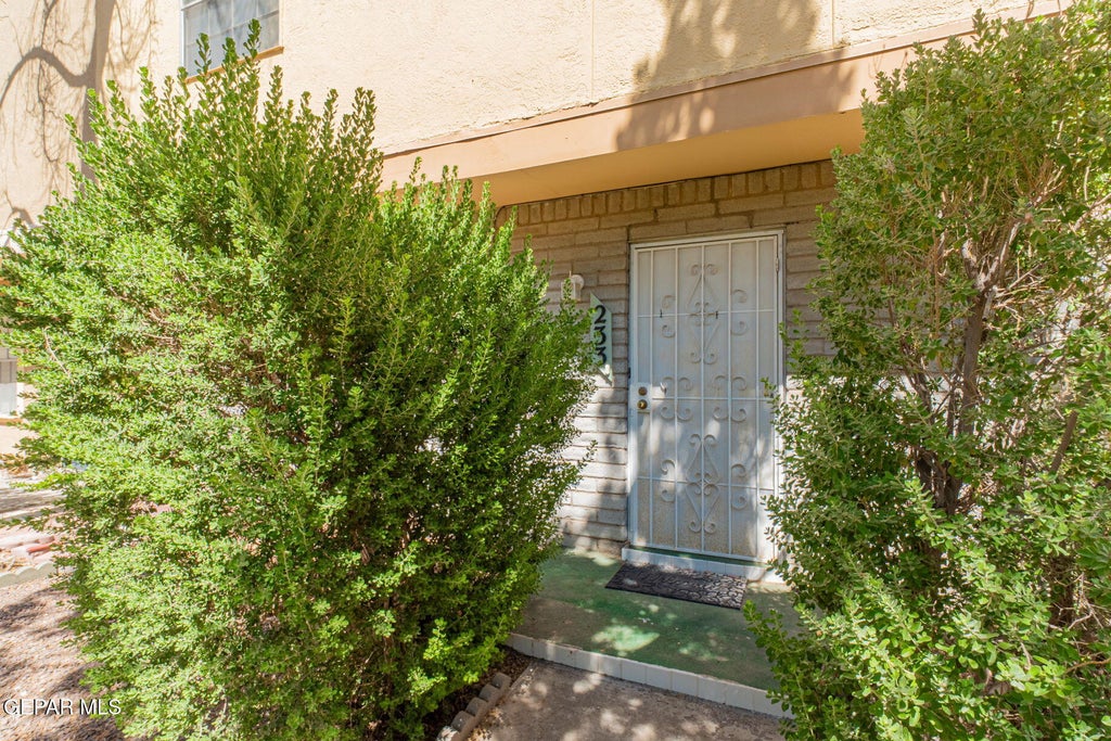 Photo of 233 MARICOPA Drive #233, El Paso, TX 79912 (MLS # 946758)