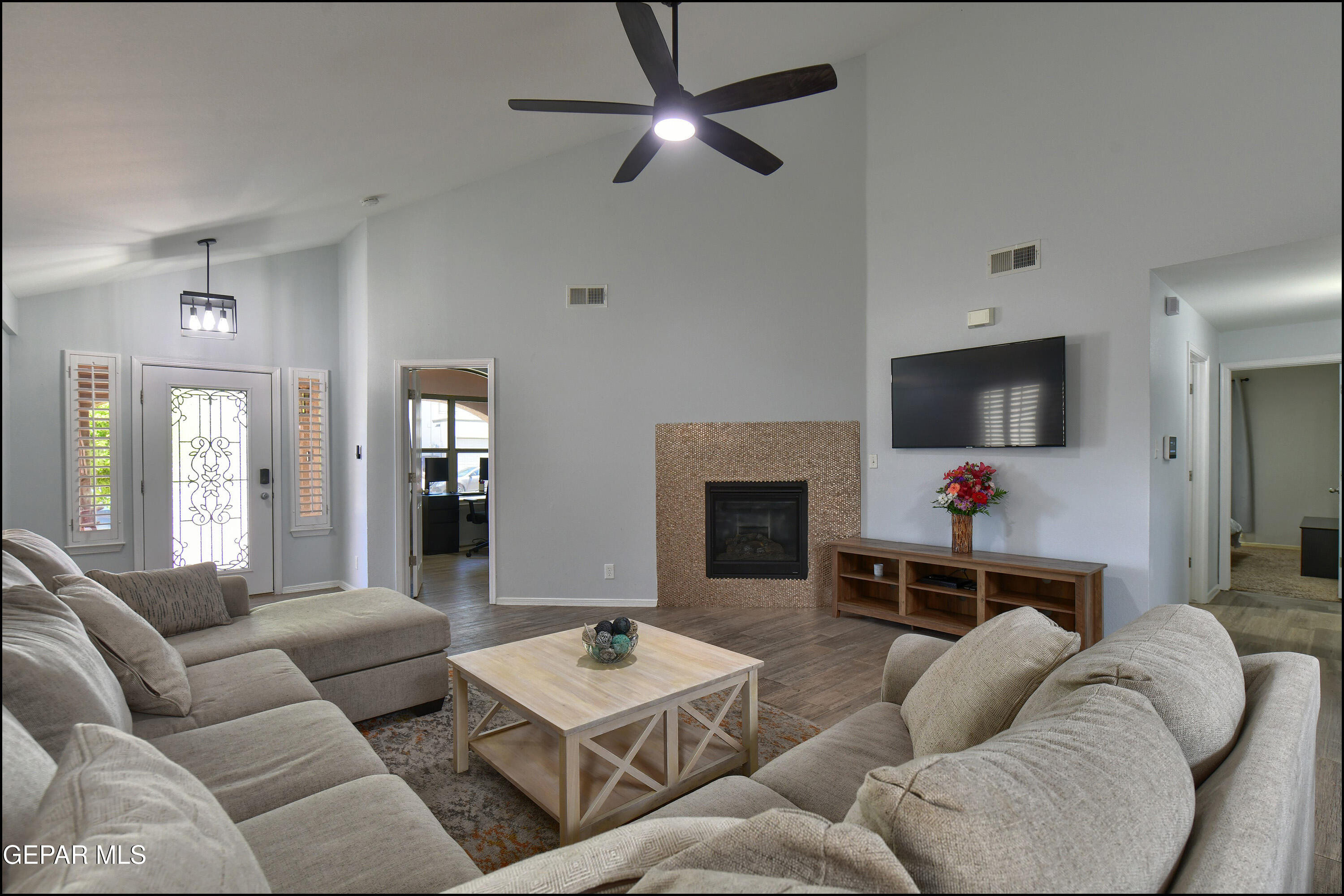 432 SONARAN Court