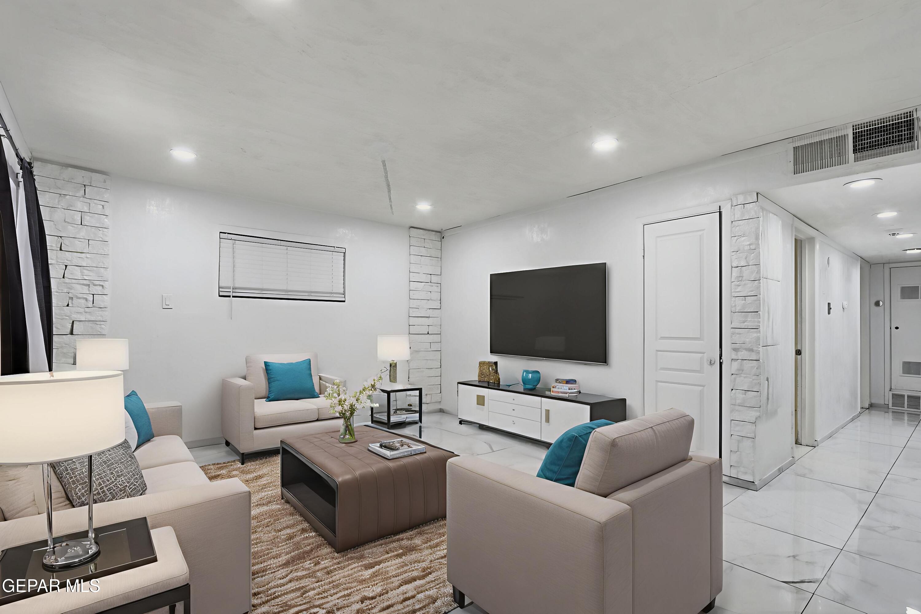 2704 MCKINLEY Avenue