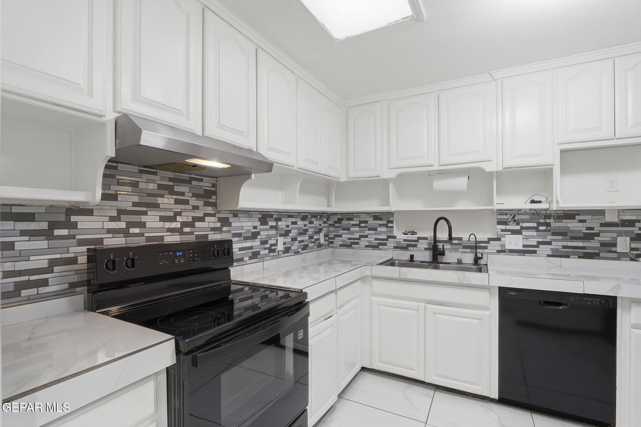 2704 MCKINLEY Avenue