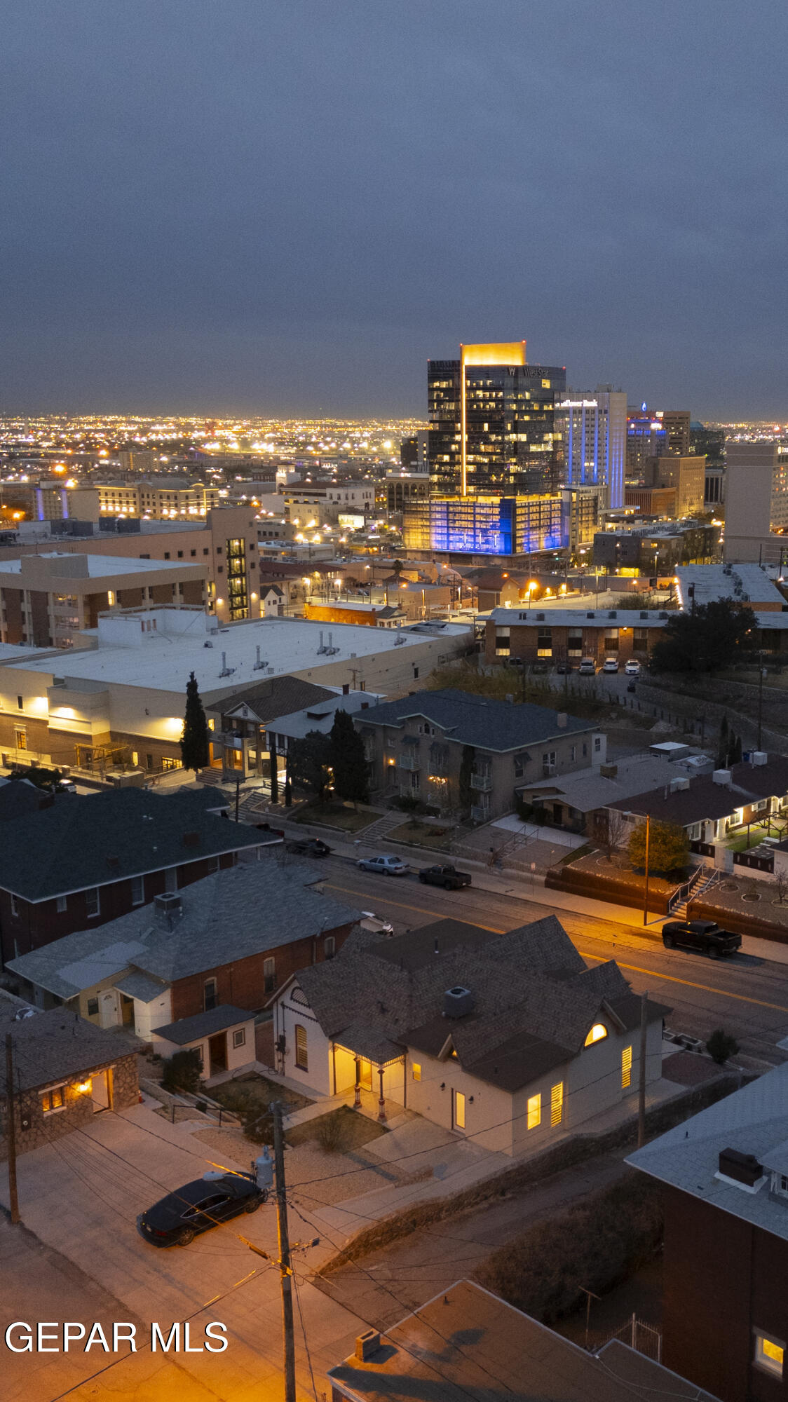 305 W RIO GRANDE Avenue