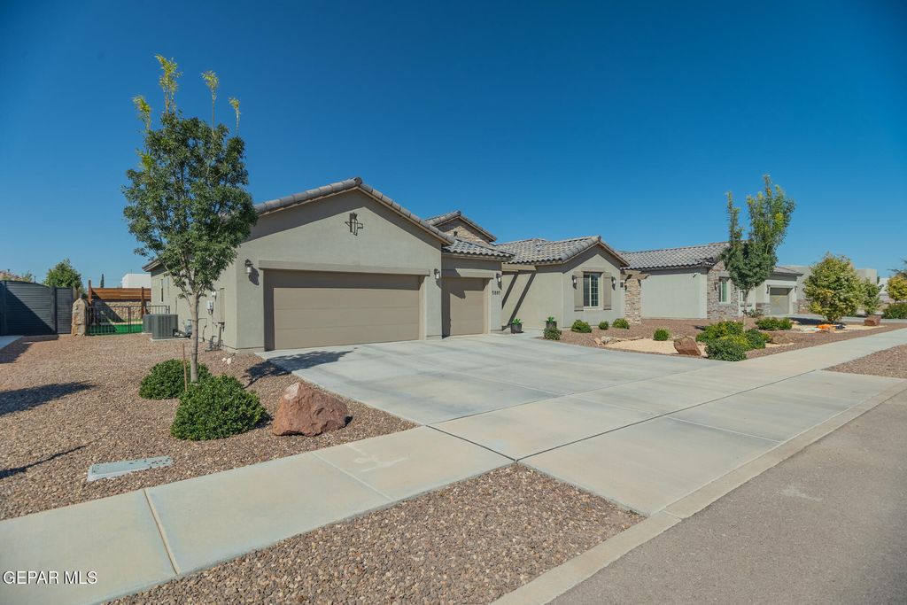 Photo of 5885 Valle De Paz Avenue, El Paso, TX 79932 (MLS # 931666)