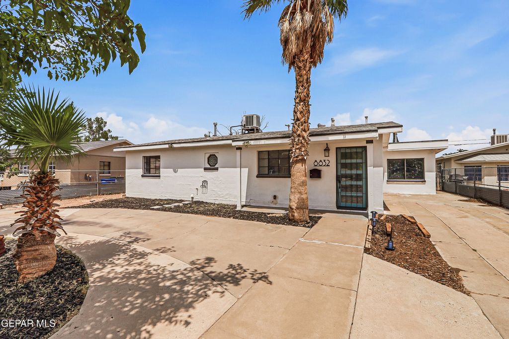 Photo of 8832 MOUNT HAGAN Drive, El Paso, TX 79904 (MLS # 947886)