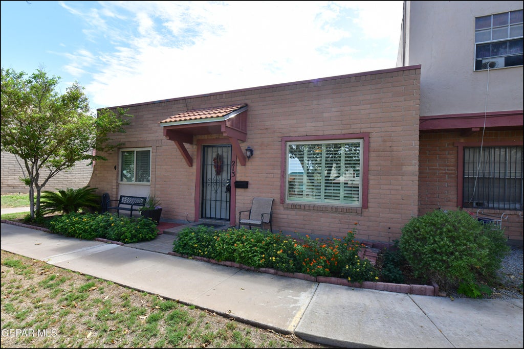Photo of 213 MARICOPA Drive, El Paso, TX 79912 (MLS # 951171)
