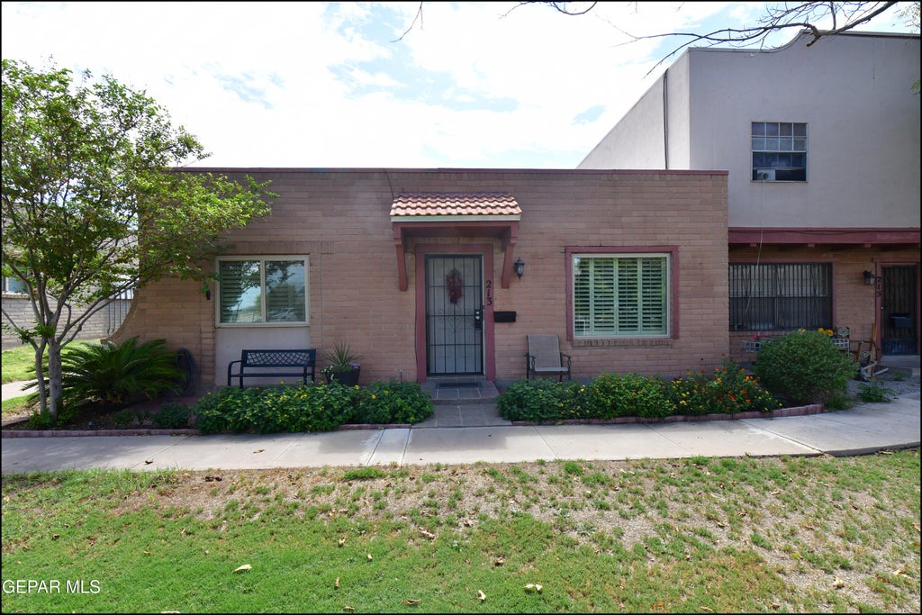 Photo of 213 MARICOPA Drive, El Paso, TX 79912 (MLS # 951171)