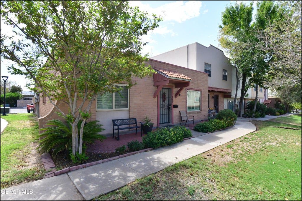 Photo of 213 MARICOPA Drive, El Paso, TX 79912 (MLS # 951171)