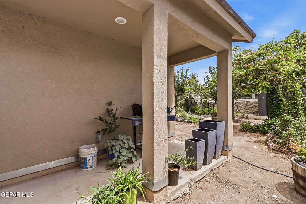 Photo of 13808 ALAMITO CREEK Avenue, Clint, TX 79836 (MLS # 948222)