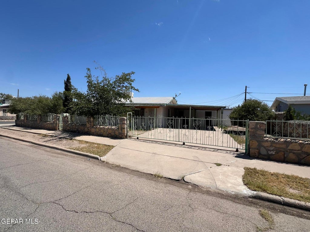 Photo of 200 DURRILL Road, El Paso, TX 79915 (MLS # 950801)