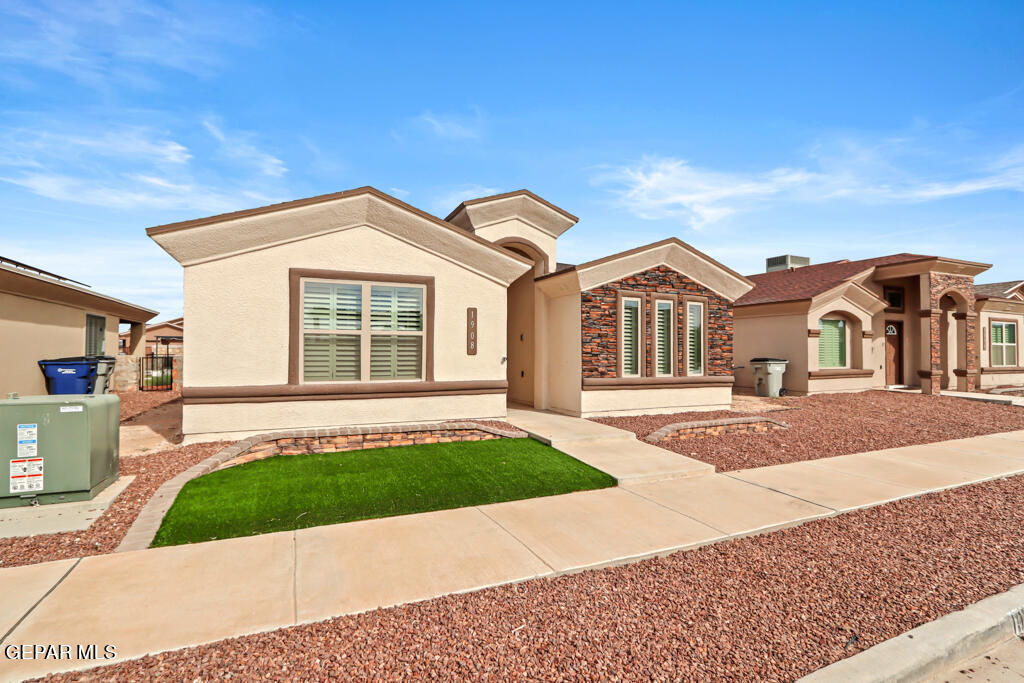 1908 THOMAS LACKLAND Street