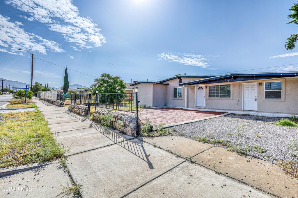 Photo of 232 E BORDERLAND Road, El Paso, TX 79932 (MLS # 951439)