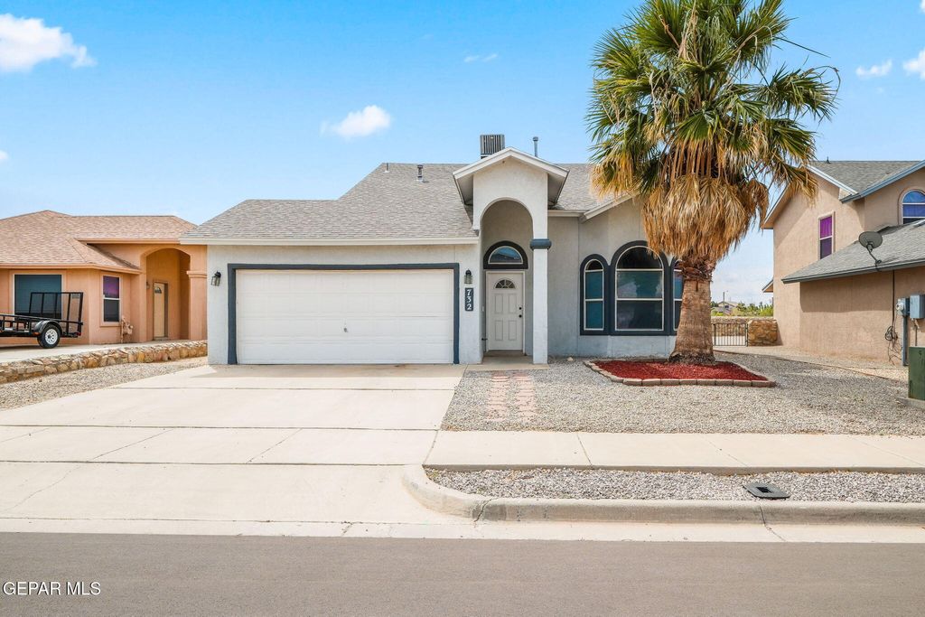 Photo of 732 DESERT ASH Drive, Horizon City, TX 79928 (MLS # 944754)