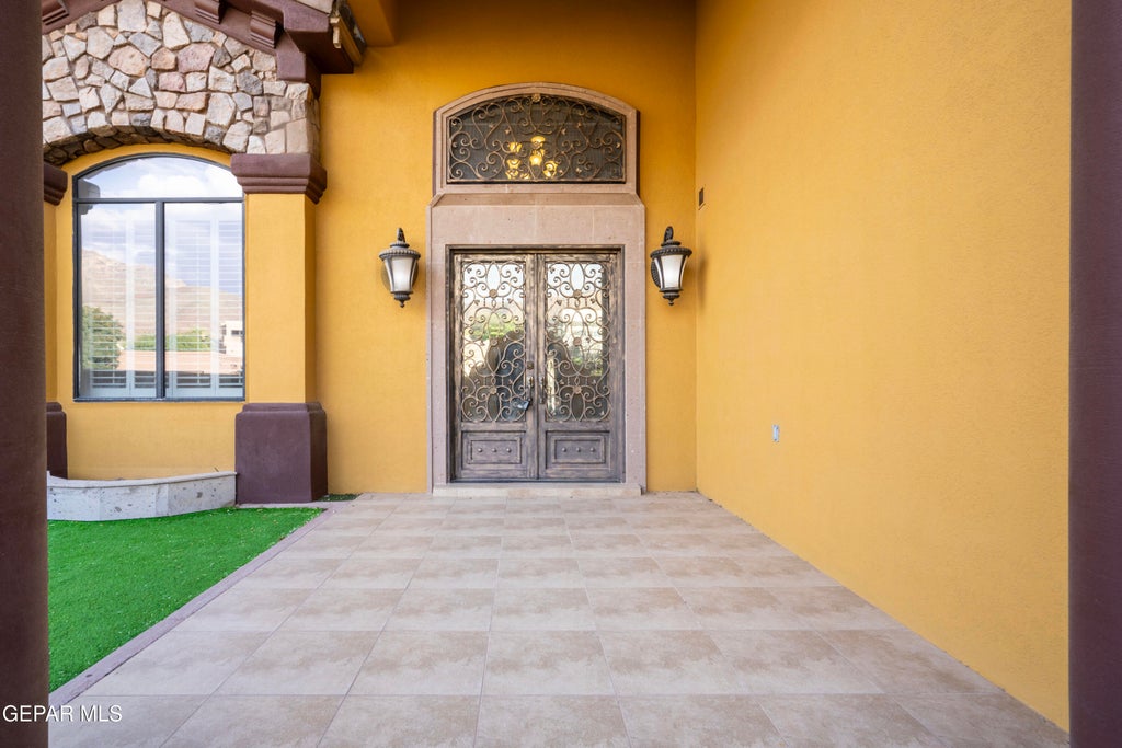 Photo of 1255 FRANKLIN RAVEN Place, El Paso, TX 79912 (MLS # 947166)