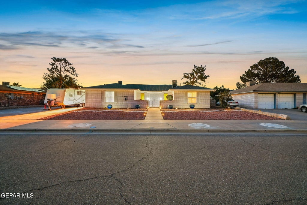 Photo of 10629 Sombra Verde Drive, El Paso, TX 79935 (MLS # 946197)