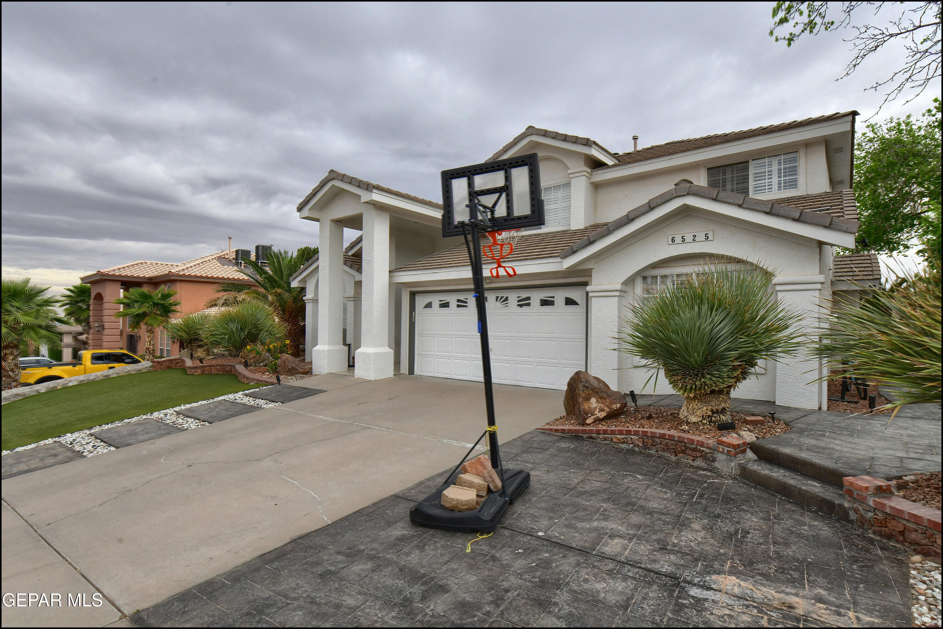 6525 ROYAL RIDGE Drive