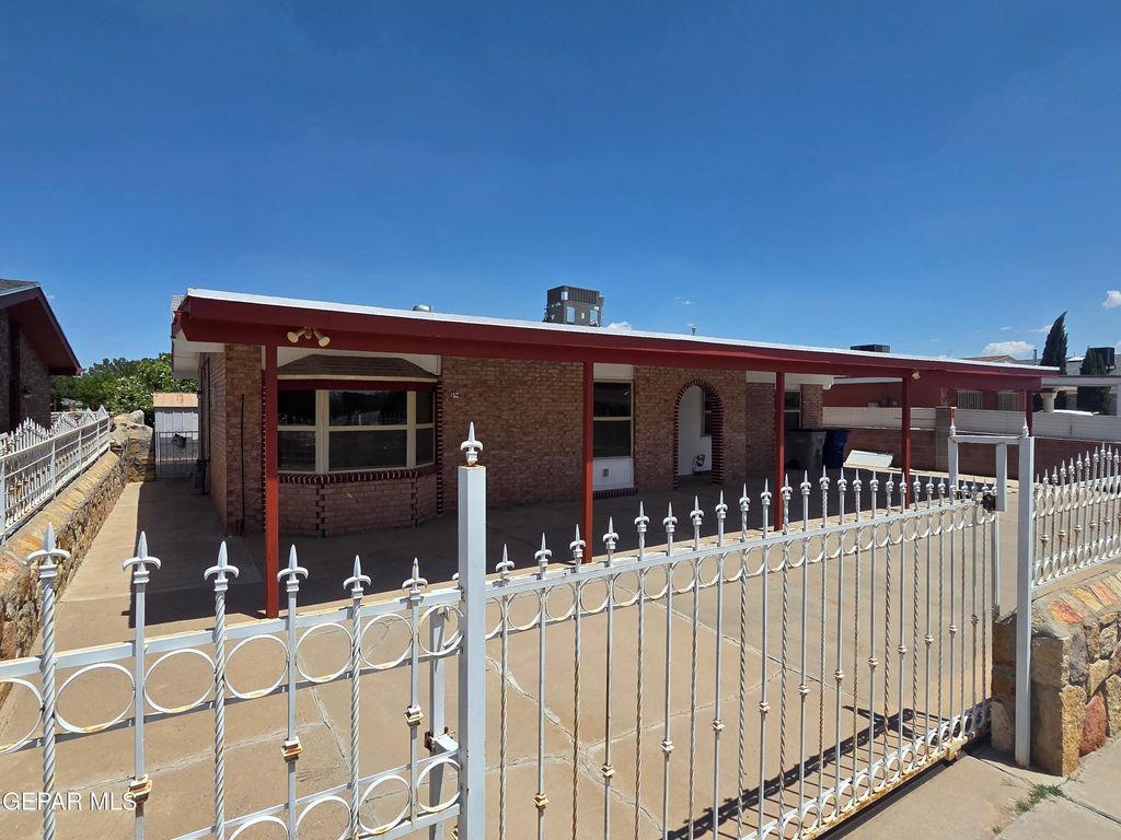Photo of 350 HOURGLASS Drive, El Paso, TX 79915 (MLS # 947291)