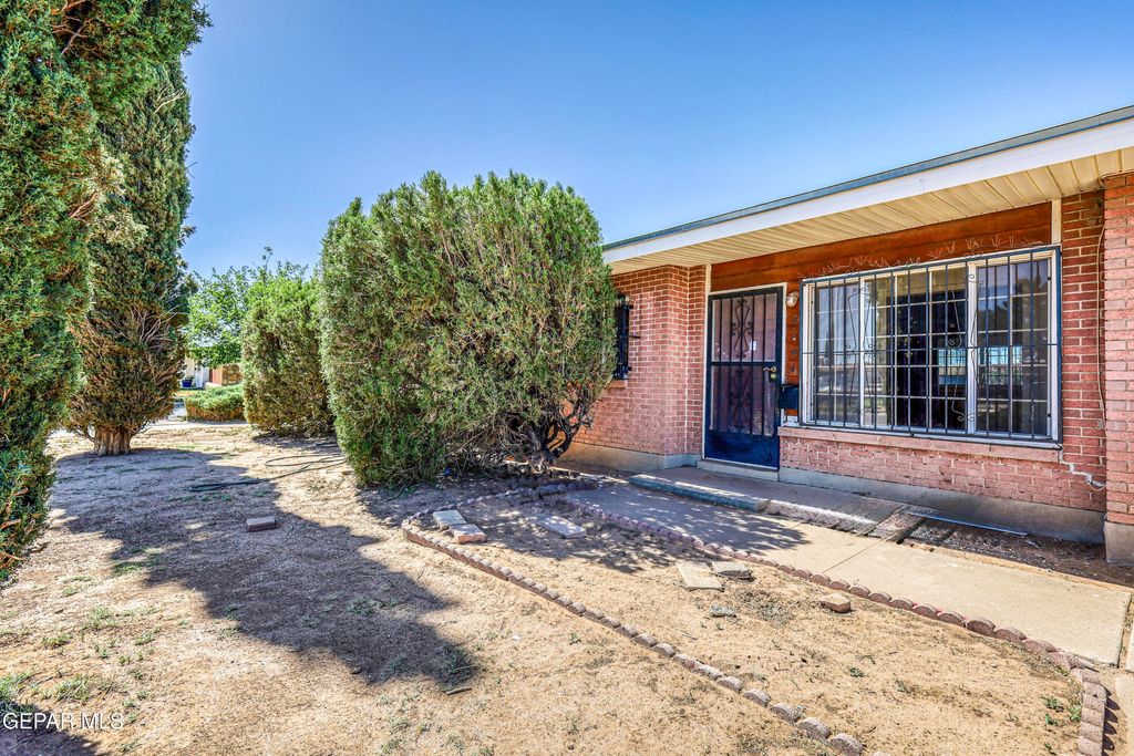 Photo of 5144 RAYMOND TELLES Drive, El Paso, TX 79924 (MLS # 942991)