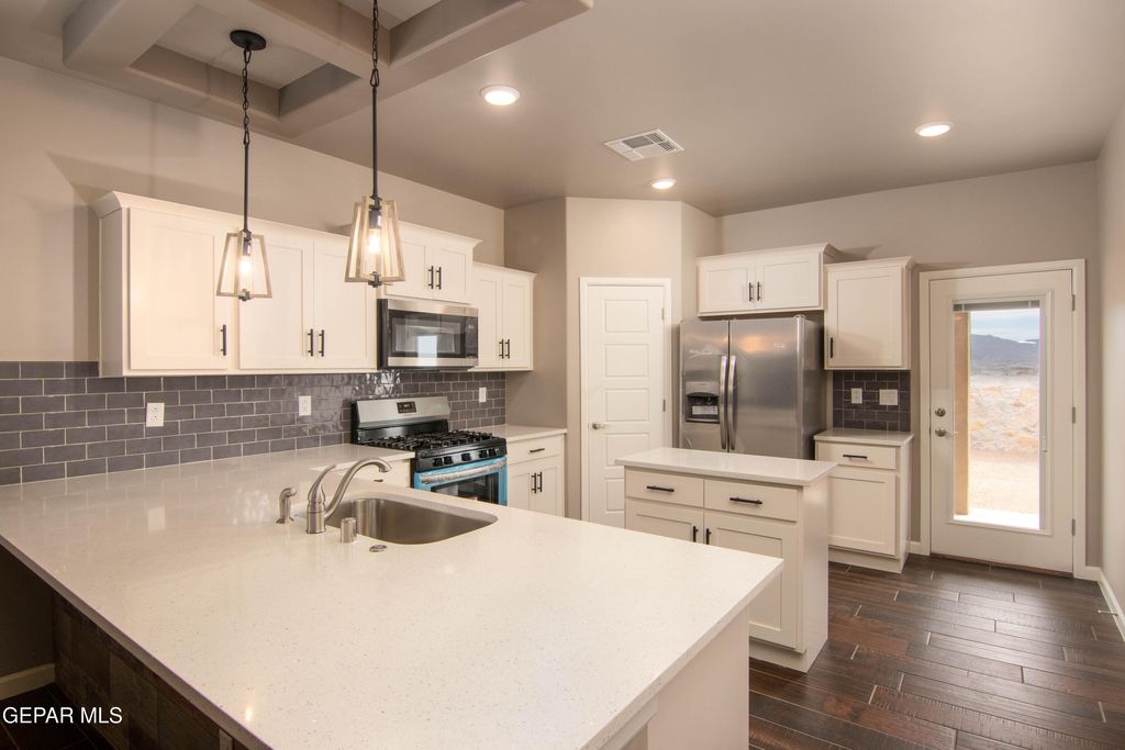 Photo of 6050 TIN HILL Street, Santa Teresa, NM 88008 (MLS # 939798)