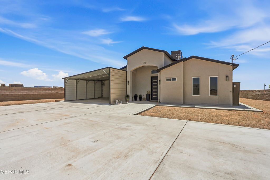 Photo of 1352 MOJAVE DESERT Drive, Chaparral, NM 88081 (MLS # 944620)