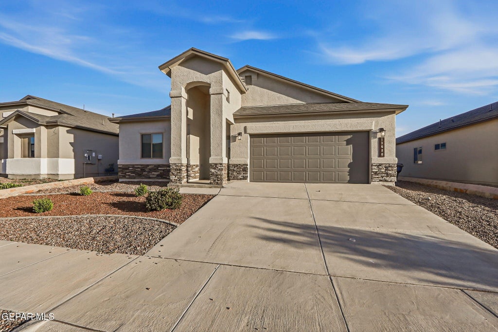 Photo of 13680 LAGO VISTA Avenue, Horizon City, TX 79928 (MLS # 944685)