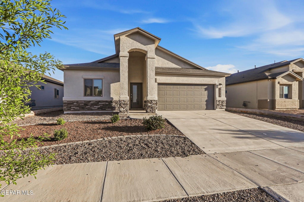 Photo of 13680 LAGO VISTA Avenue, Horizon City, TX 79928 (MLS # 944685)