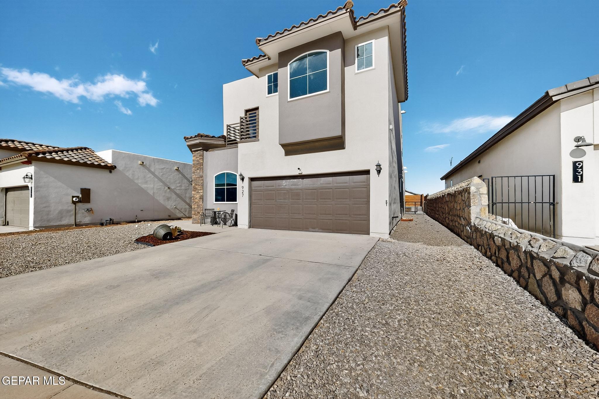 927 DEWSBURY Way