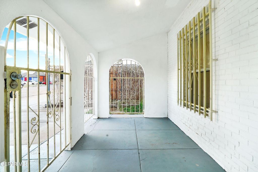 Photo of 612 NOBLE Street, El Paso, TX 79902 (MLS # 939879)