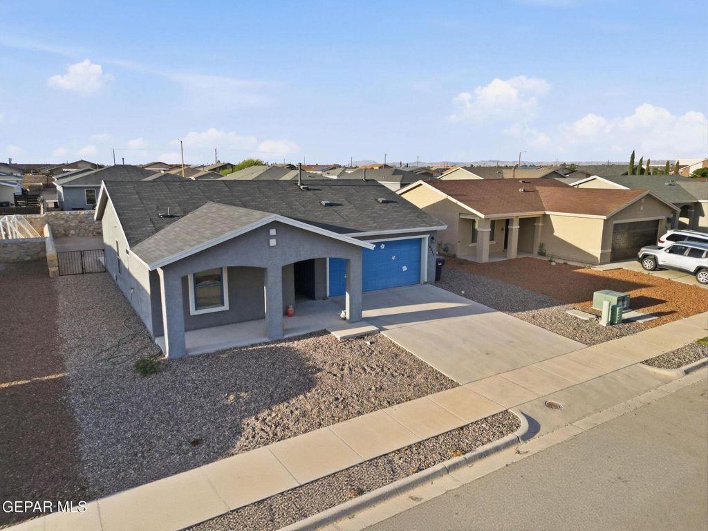 Photo of 14317 Paraiso Drive, Horizon City, TX 79928 (MLS # 942452)