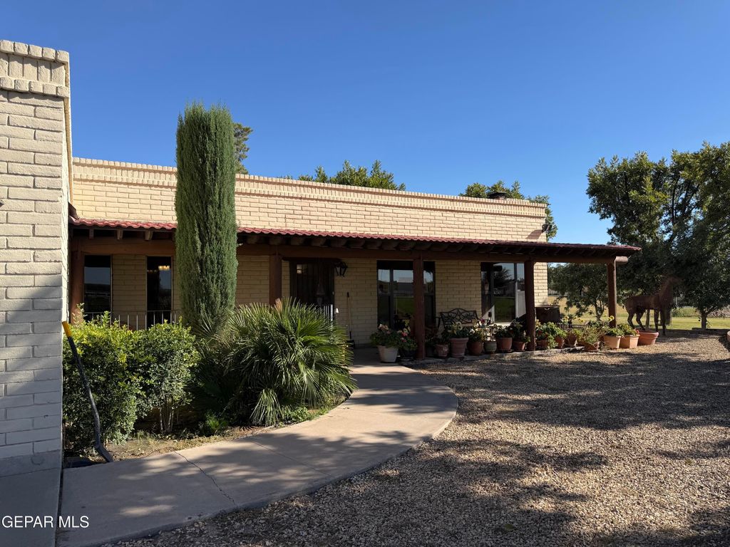 Photo of 7770 WESTSIDE Drive, Canutillo, TX 79835 (MLS # 934305)