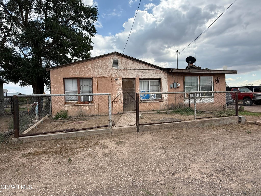 Photo of 506 E GALVESTON Street, Marfa, TX 79843 (MLS # 951230)