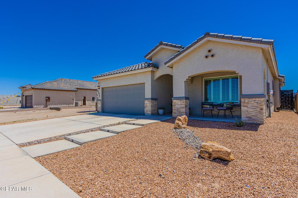 Photo of 13816 Paseo Celeste Drive, Horizon City, TX 79928 (MLS # 945264)