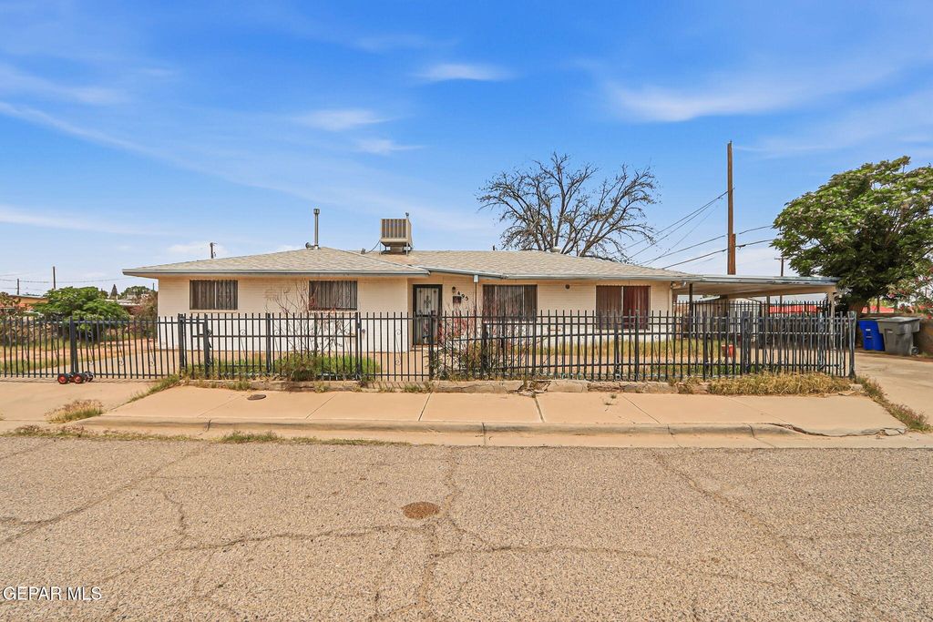 Photo of 495 CARMELITA Circle, El Paso, TX 79907 (MLS # 941862)