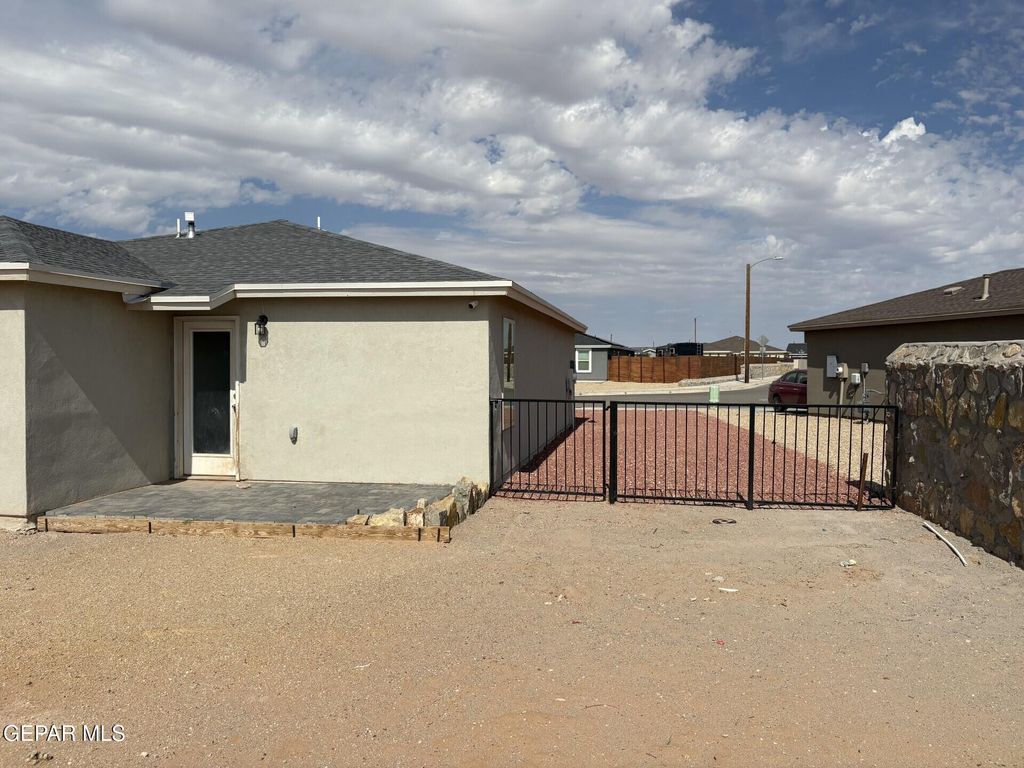 Photo of 14576 Faxon Yucca Avenue, Horizon City, TX 79928 (MLS # 932537)