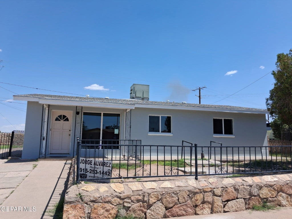 Photo of 424 PECOS Street, El Paso, TX 79905 (MLS # 948675)