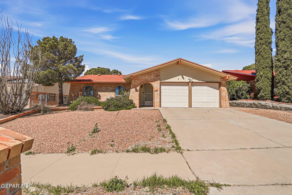 Photo of 663 EL PARQUE Drive, El Paso, TX 79912 (MLS # 940536)