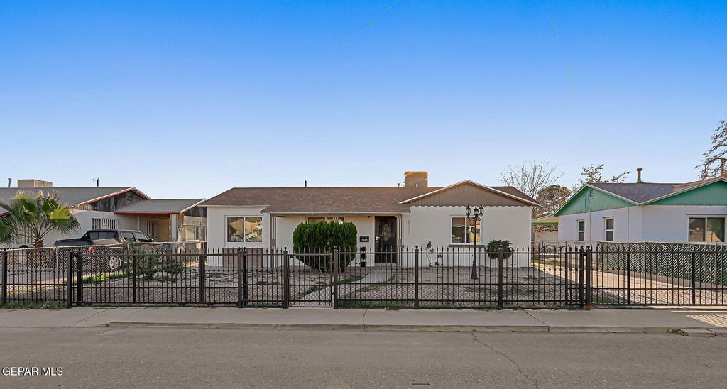 Photo of 8332 Courtland Drive, El Paso, TX 79907 (MLS # 935117)