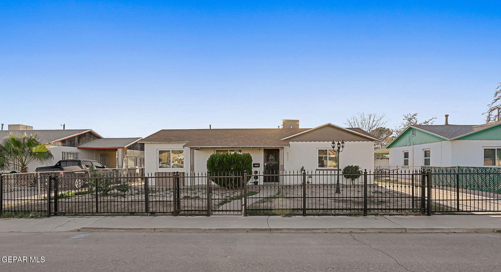 Photo of 8332 Courtland Drive, El Paso, TX 79907 (MLS # 935117)