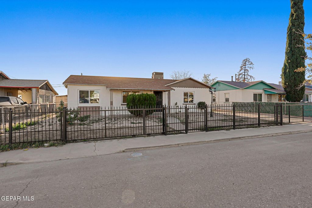 Photo of 8332 Courtland Drive, El Paso, TX 79907 (MLS # 935117)