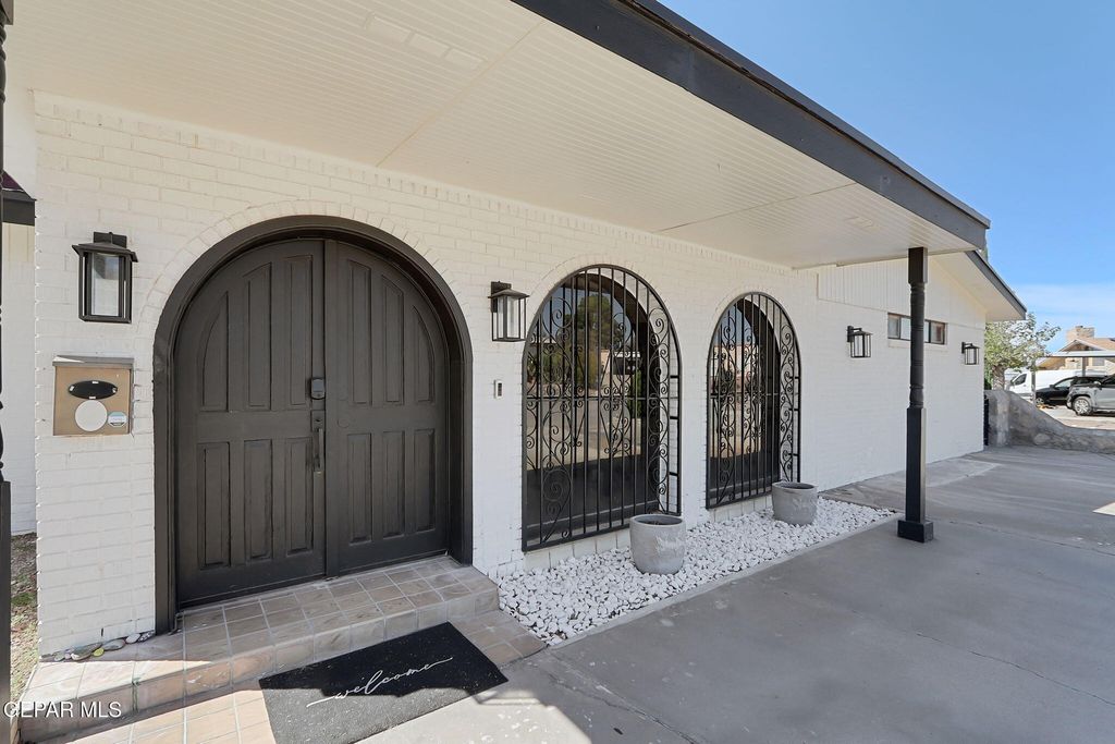 Photo of 259 Crown Point Drive, El Paso, TX 79912 (MLS # 943769)