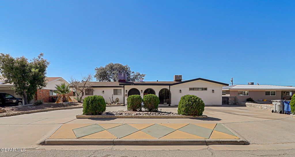 Photo of 259 Crown Point Drive, El Paso, TX 79912 (MLS # 943769)