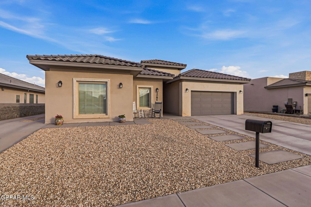 Photo of 2084 SANTA ISABELLA Street, Sunland Park, NM 88063 (MLS # 947214)