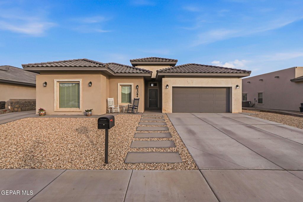 Photo of 2084 SANTA ISABELLA Street, Sunland Park, NM 88063 (MLS # 947214)