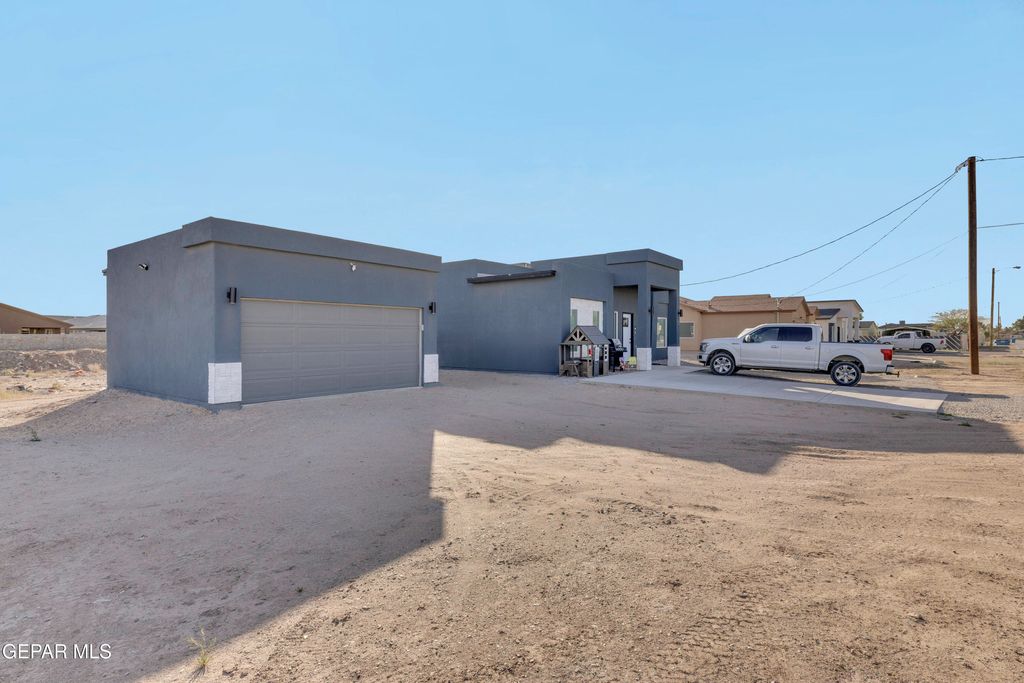Photo of 11720 FLOR PRECIOSA, Socorro, TX 79927 (MLS # 940734)