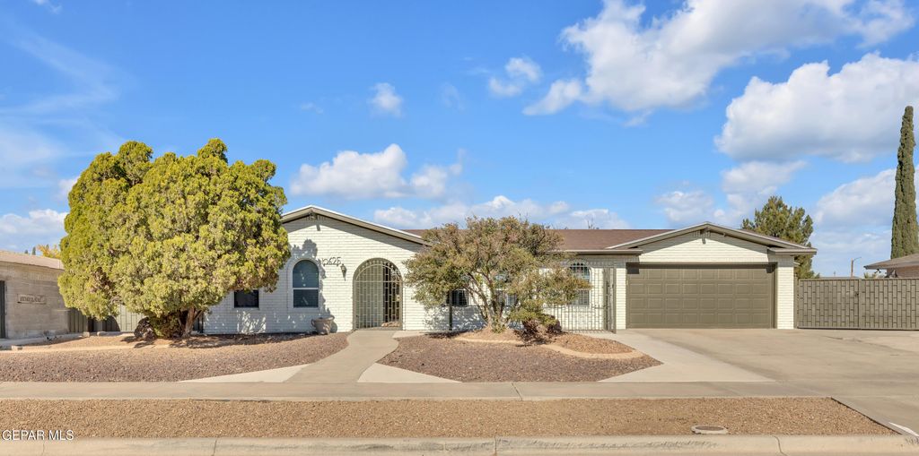 Photo of 10625 VISTA LOMAS Drive, El Paso, TX 79935 (MLS # 934711)