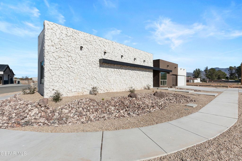 Photo of 5659 RIO BONITO Circle, El Paso, TX 79932 (MLS # 941850)